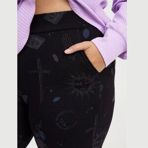 Torrid - Full-Length Pocket Legging in Mystic Celestial Black